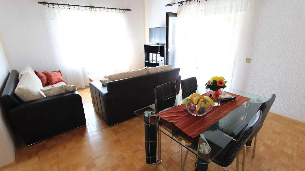 Apartments In Malinska/Insel Krk 14613 Croatia